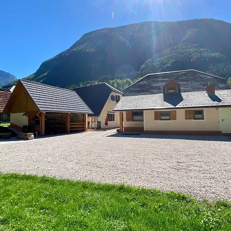 Family House Pri Kovacu Počitniška hiša *