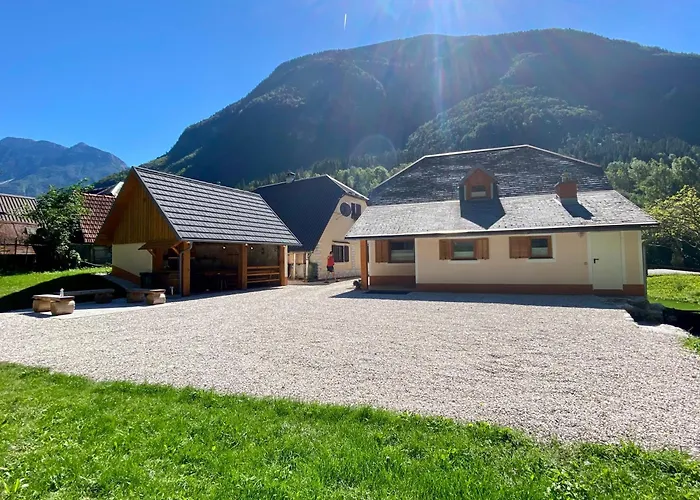 Family House Pri Kovacu 別荘 *